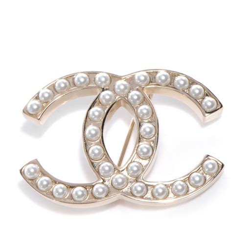 faux pins chanel